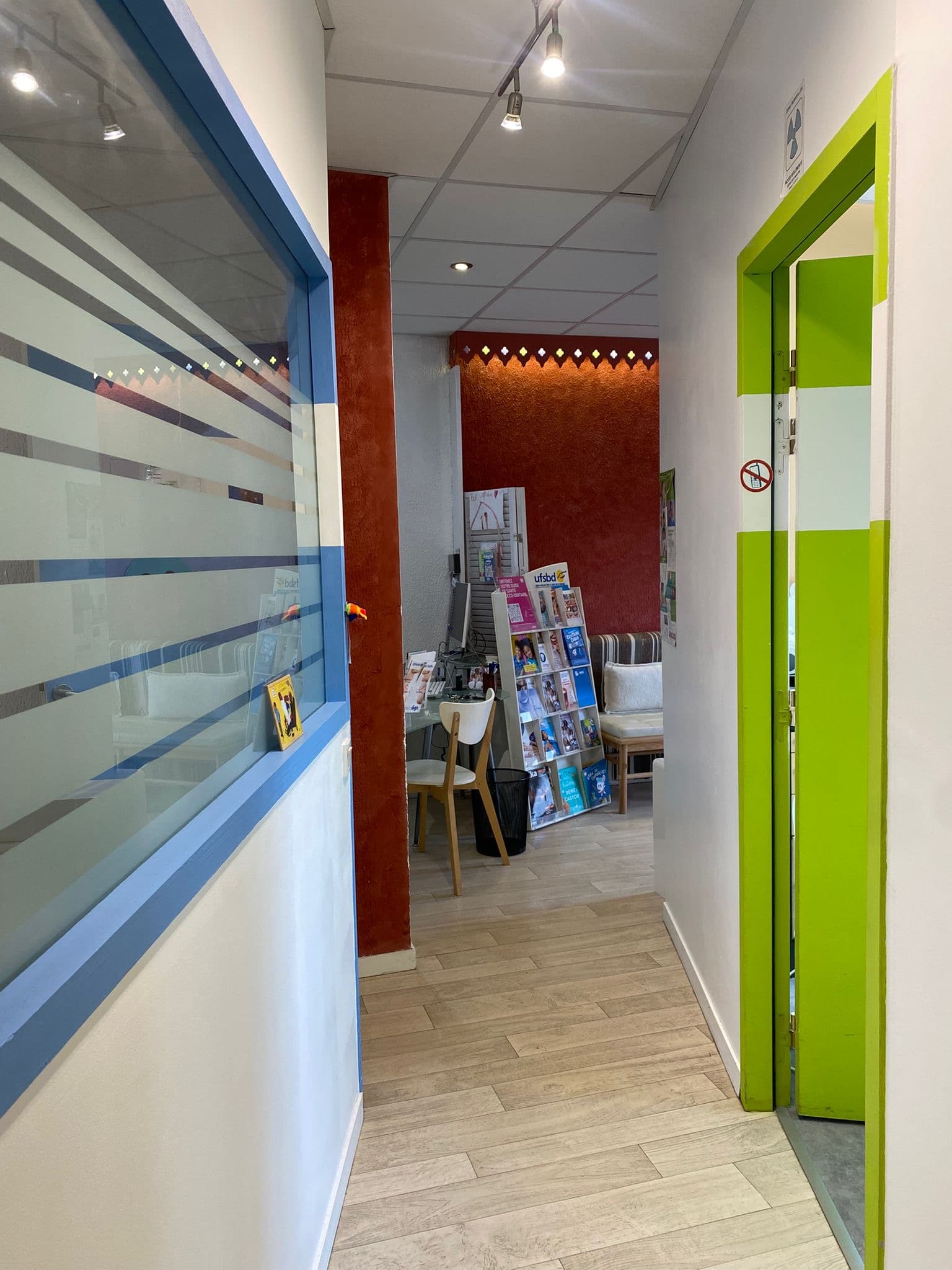 couloir vu depuis salle 2.JPG